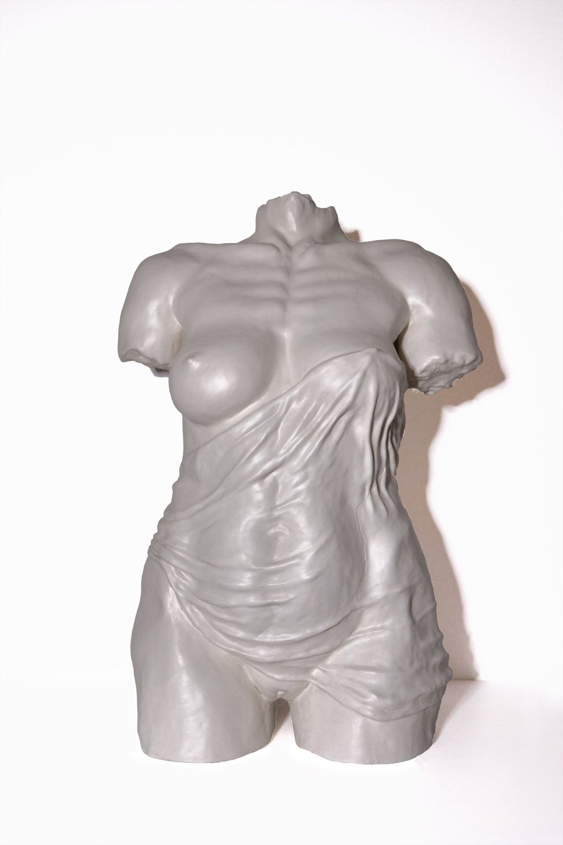 El ba&ntilde;o, sculpture by Isabel Arocena