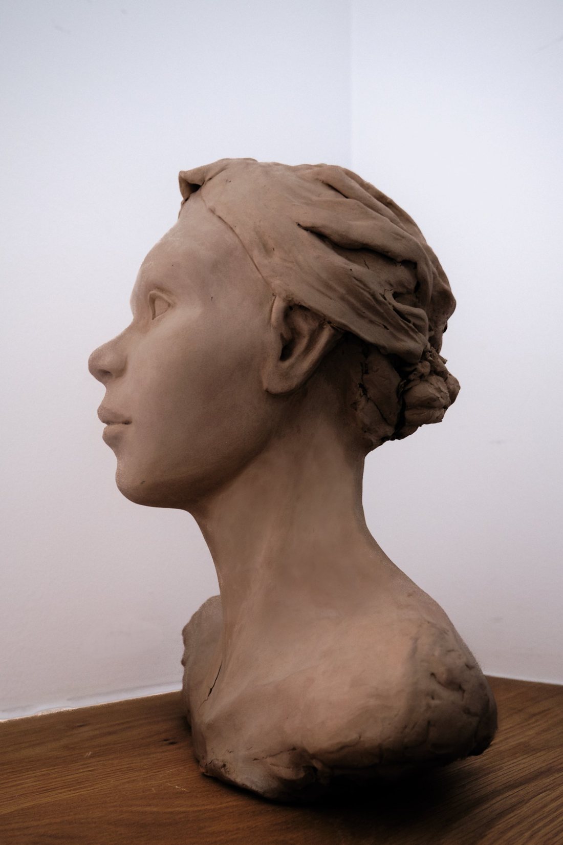 Marina, stoneware clay sculpture by Isabel Arocena